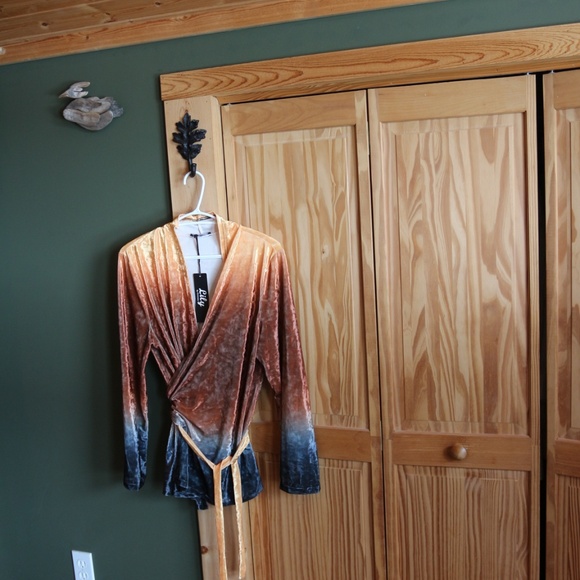 NWT Ombre Orange-Grey Velvet Wrap Top - Size XL - Picture 2 of 8